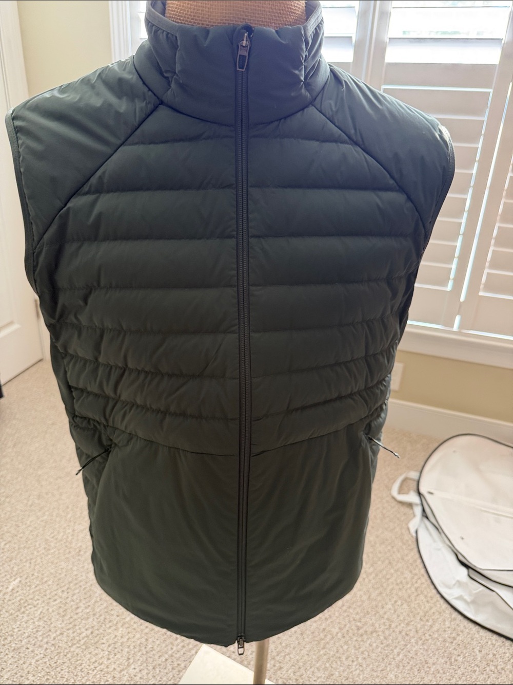 Lululemon insulated loft vest, green, Large, EUC